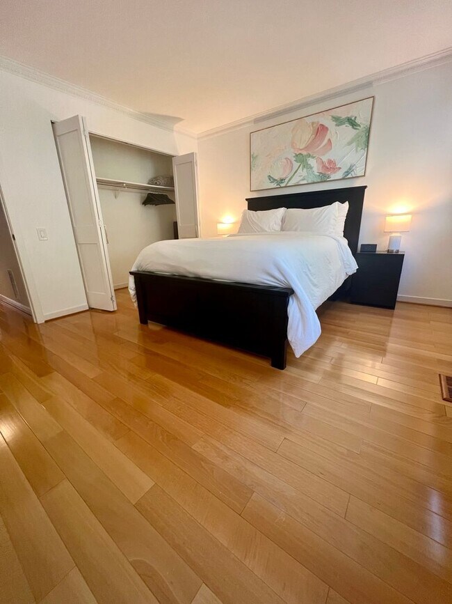 Building Photo - Luxurious 3-Bedroom Townhome in Fairmount!...