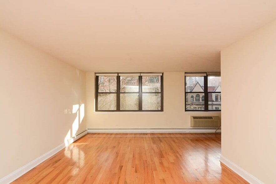 Building Photo - 1329 N Dearborn St