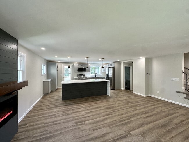 Building Photo - 60 Walnut Park
