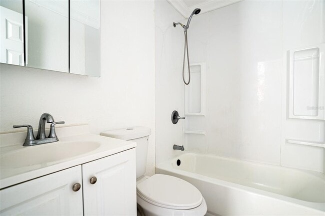 Building Photo - 140 Ave W NW