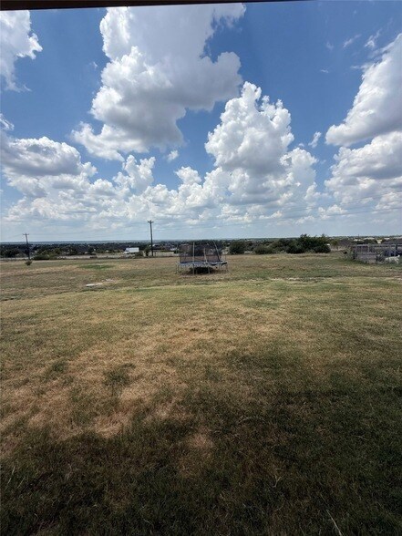 Building Photo - 1013 Sky Ct