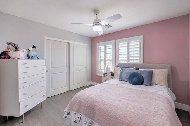 Building Photo - Newly Upgraded 4 Bedroom Home