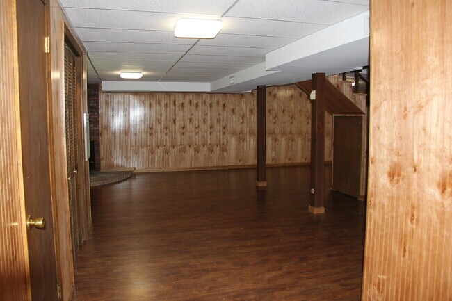 Building Photo - 2713 Murdock Ln