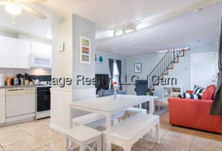 Building Photo - 256 Hurley St