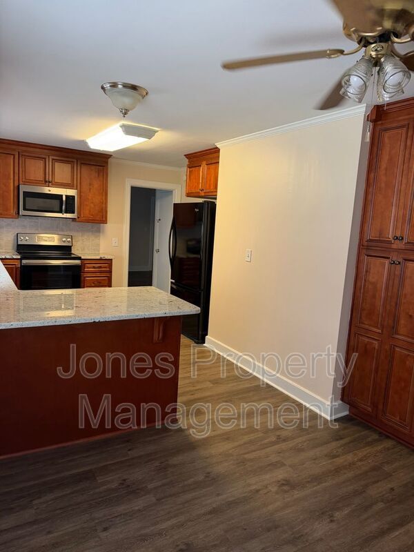 Building Photo - 1048 Shuping Mill Rd