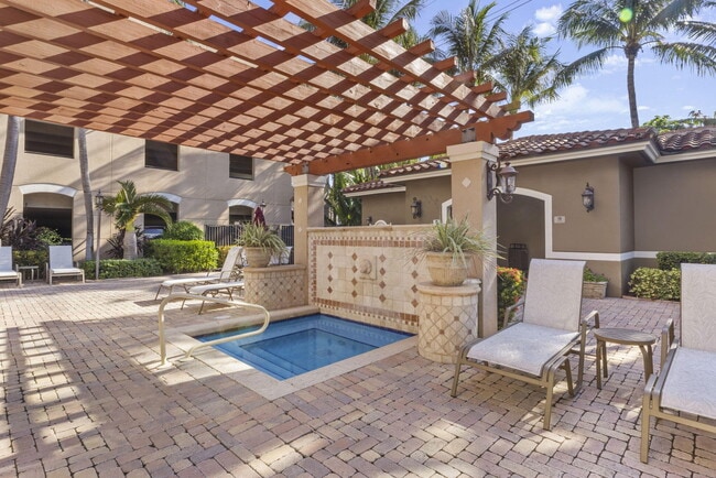 Building Photo - 616 Clearwater Park Rd