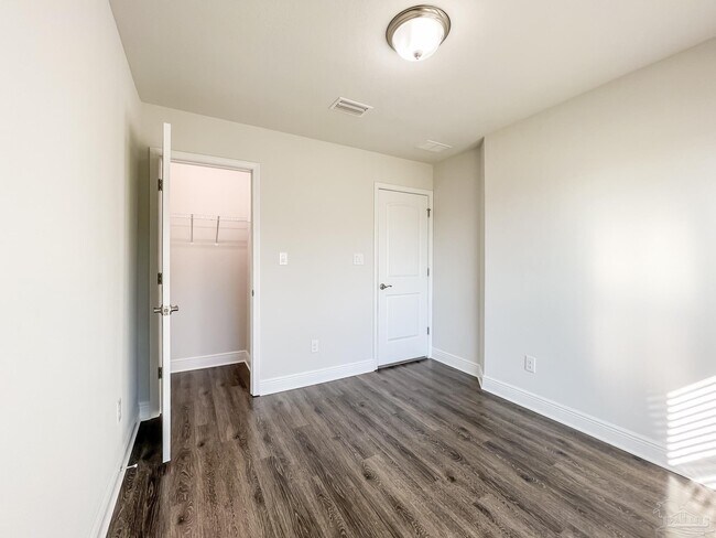 Building Photo - 12390 Pinfish Rd