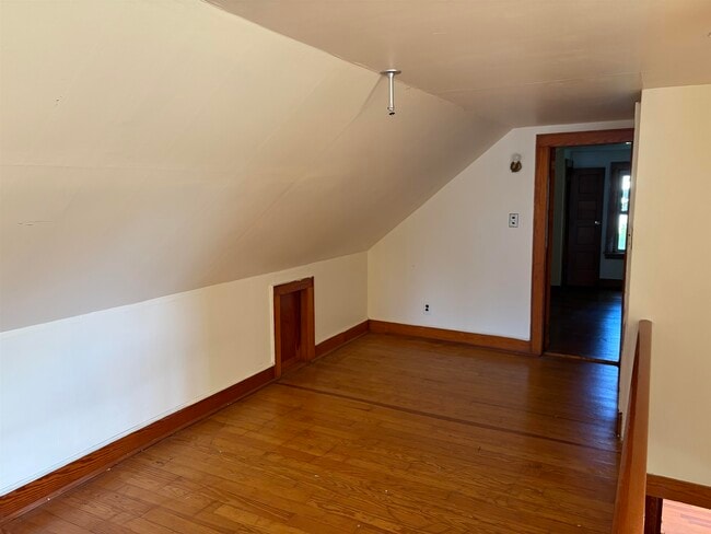 Building Photo - 1420 Woodbury Ave