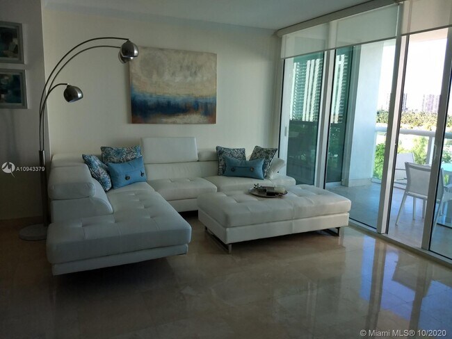 Building Photo - 19400 Turnberry Way