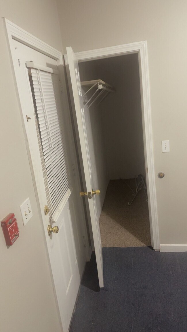 Building Photo - 240 S Main St