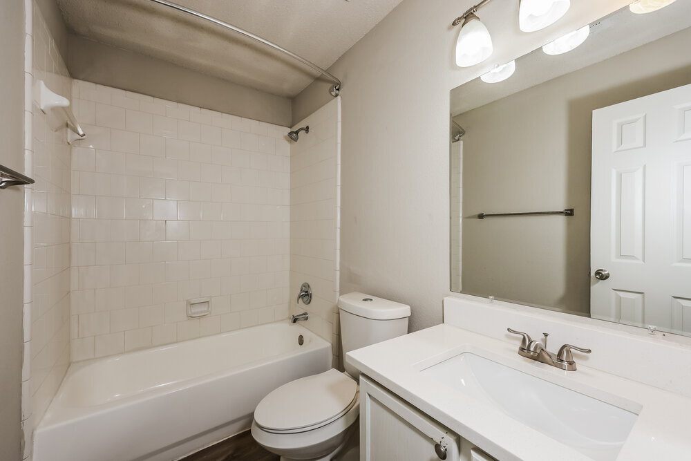 Building Photo - 6730 Meadowcrest Dr