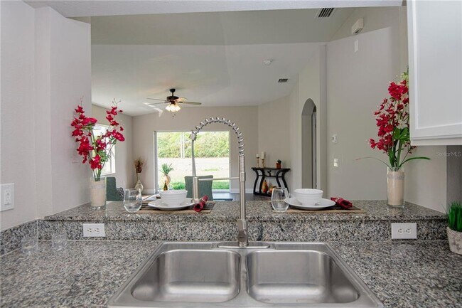 Building Photo - 8002 Carriage Pointe Dr