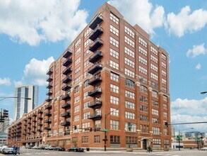 Building Photo - 360 W Illinois St