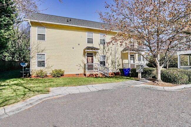Building Photo - 105 Woodside Cir