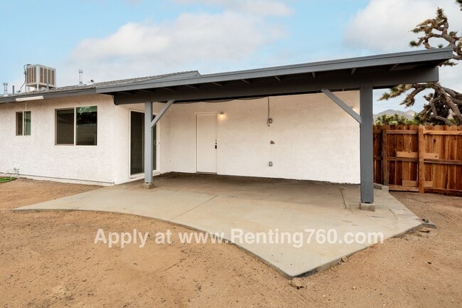 Building Photo - Updated 3 Bed 2 Bath Home Centrally Located!!