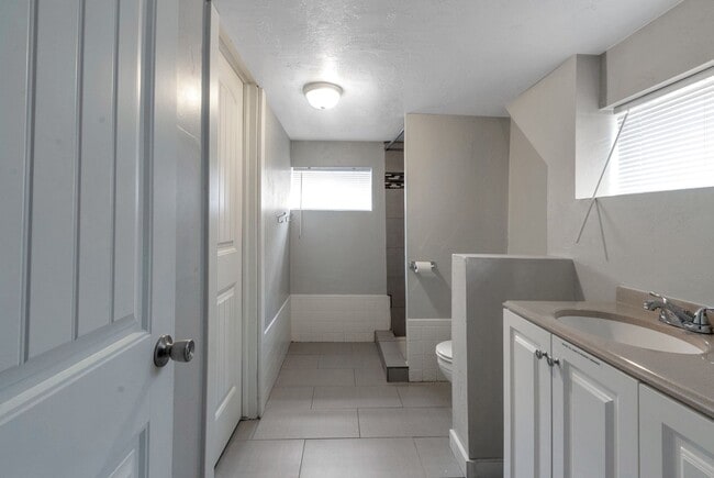 Building Photo - Charming 4 Bed, 2 Bath Home in Ogden, Clos...