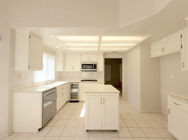 Building Photo - 48625 Cll Esperanza