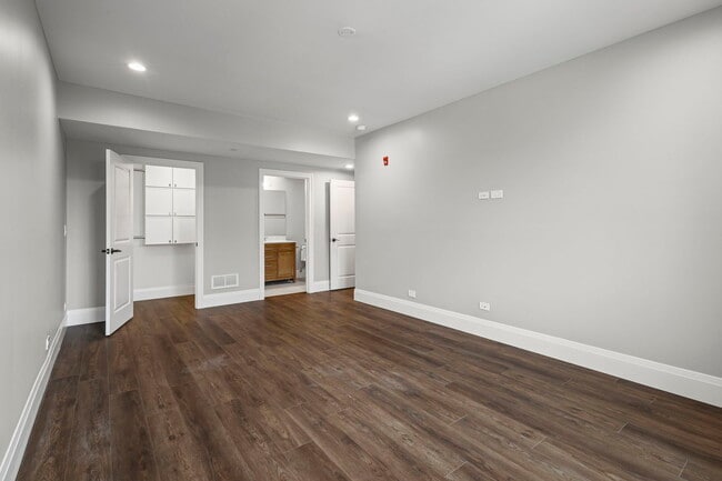 Building Photo - 1036 Lake St