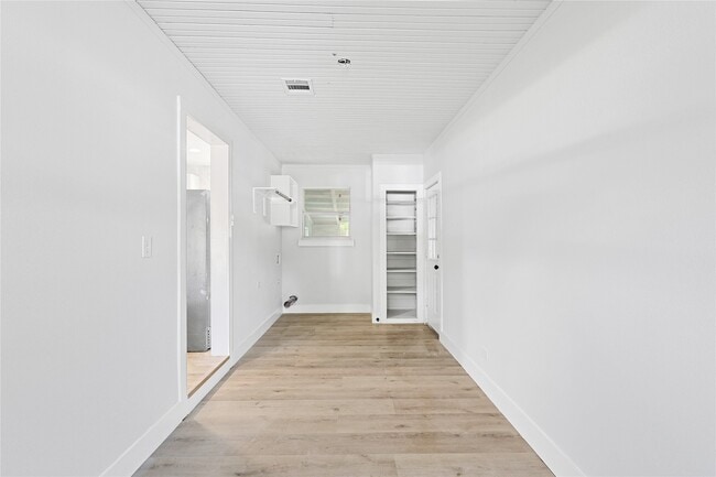 Building Photo - 6714 E Bayou Dr