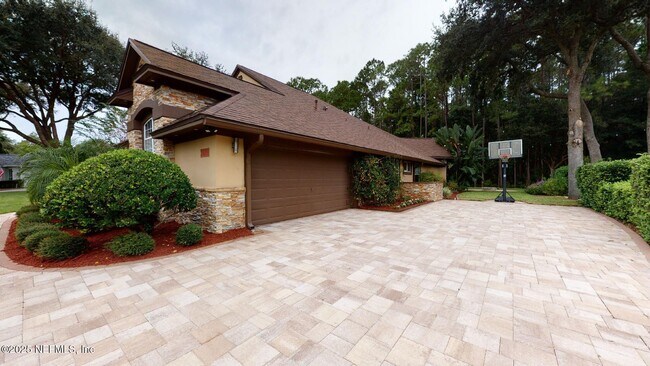 Building Photo - 7911 Vineyard Lake Rd N