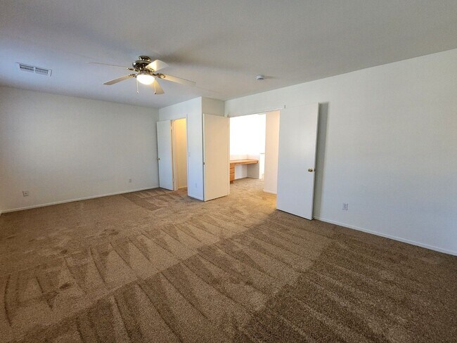 Building Photo - Stunning Five Bedroom home in Shadow Hills.