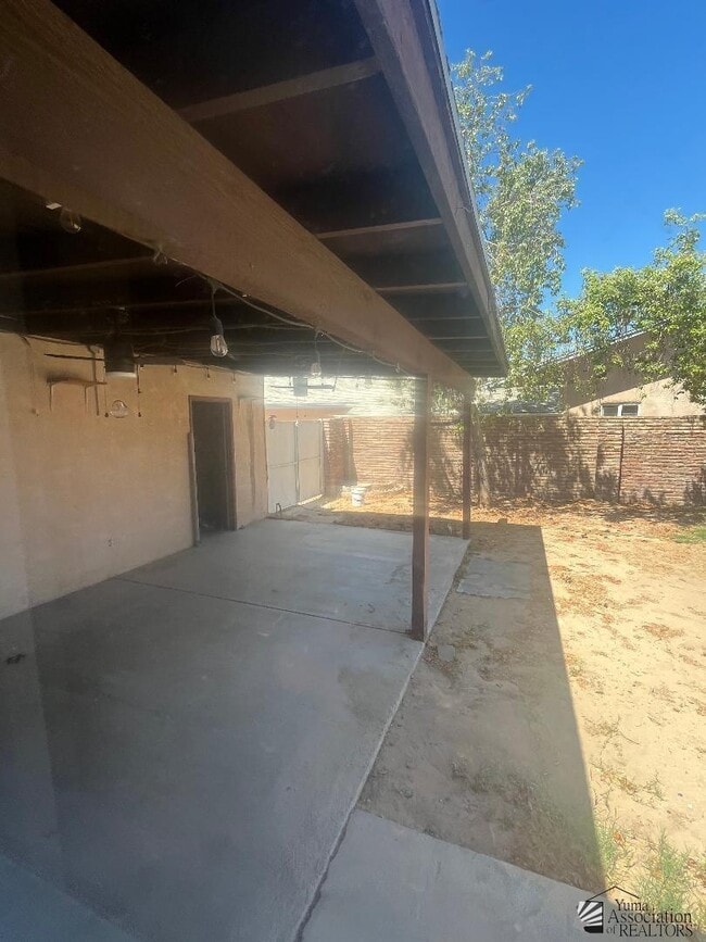 Building Photo - 1424 E Sunset Ct