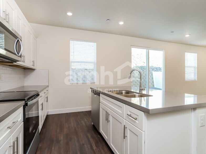 Building Photo - 6525 Enlightenment Dr