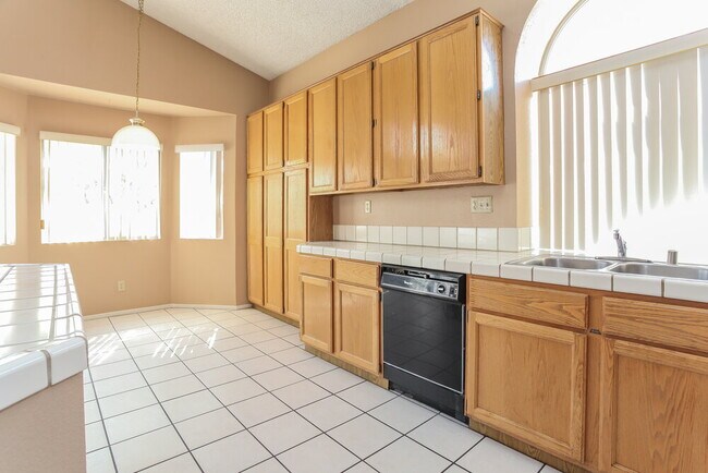 Building Photo - 4216 Laurel Hill Dr