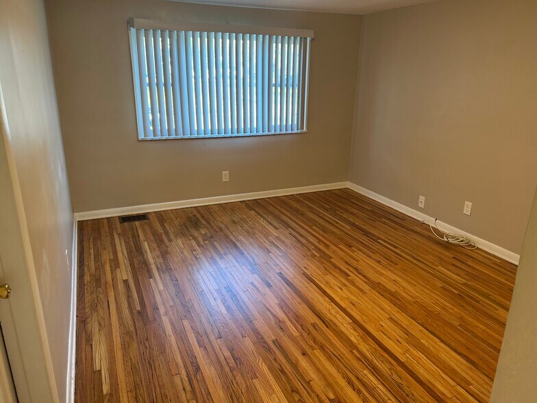 Building Photo - 94 Hinchey Ave