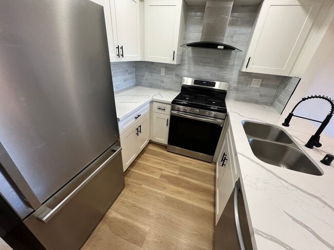 Building Photo - 1534 Hialeah Dr