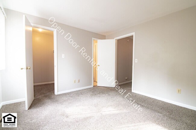Building Photo - 15012 Tally Ho Dr