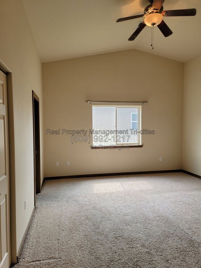Building Photo - 689 Tanglewood Dr