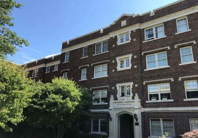 Building Photo - Timeless Queen Anne Condo with Modern Amen...