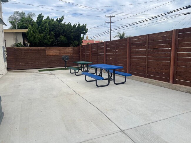 Building Photo - Updated 1 Bedroom 1 Bathroom apartment in San Diego