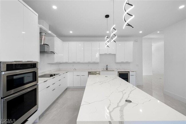 Building Photo - 2013 SW 37th Terrace