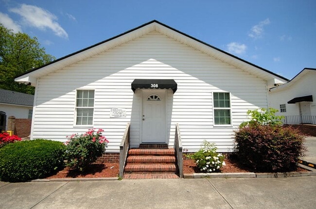 Primary Photo - 308 W Pine St