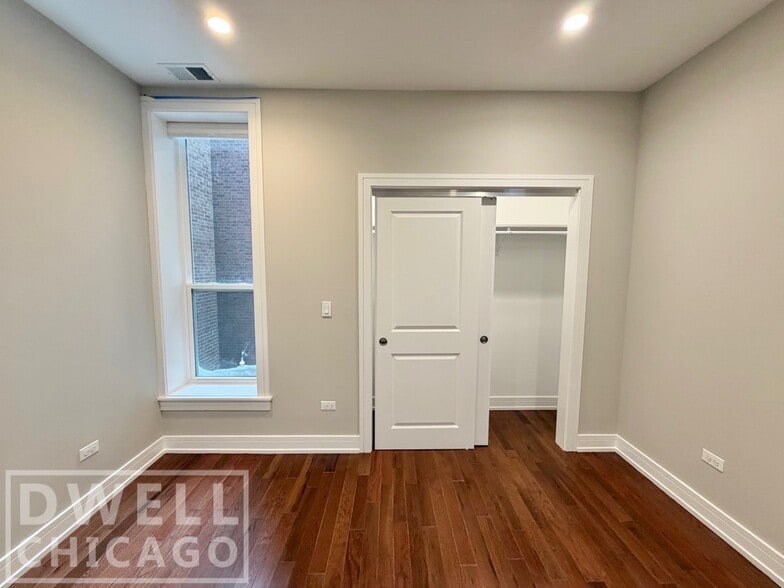 Building Photo - 1709 W Lunt Ave