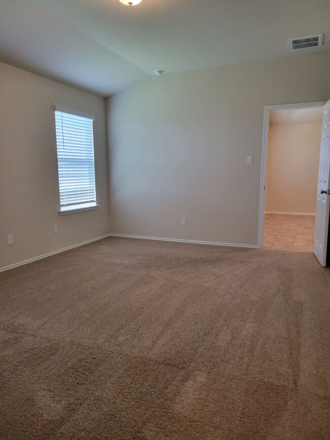 Building Photo - Large Open Floorplan with 3 Br in Killeen ...