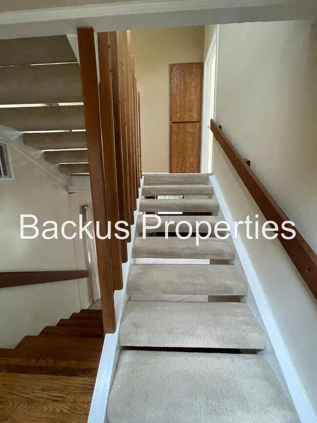 Building Photo - 14685 Charter Oak Blvd