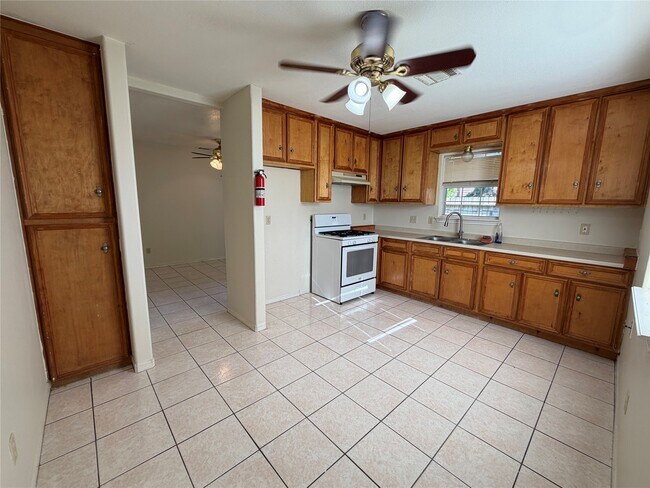 Building Photo - 11102 Maize Ln