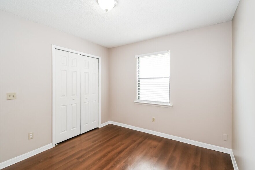 Building Photo - 8618 Collins Ridge Blvd S