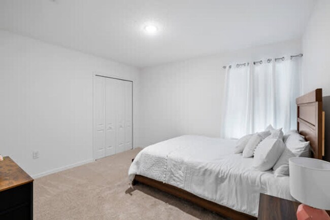 Building Photo - 14282 Coronado Dr