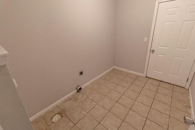 Building Photo - 1945 Center St