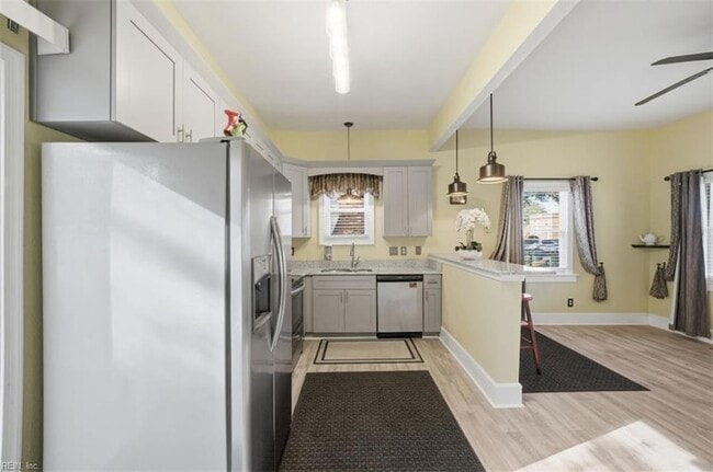 Building Photo - 1325 W Little Creek Rd