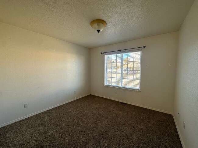 Building Photo - 3 Bedroom 2 Bathroom Home for rent in Bloo...