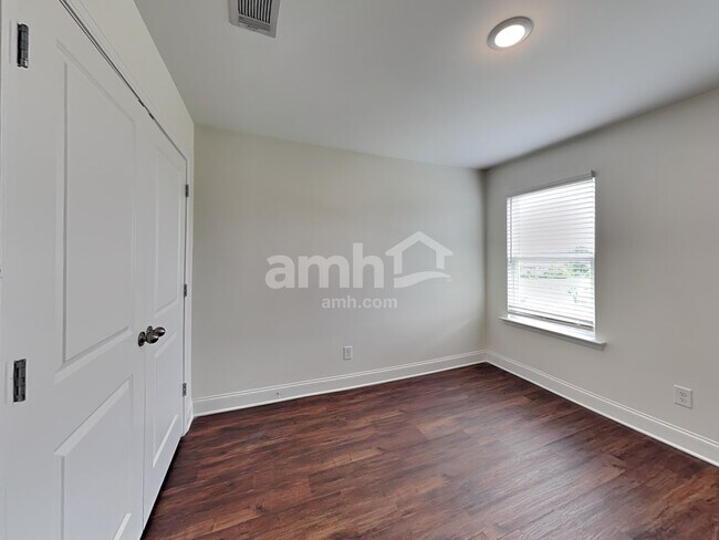 Building Photo - 4080 Chivalry Dr