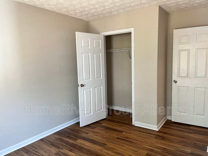 Building Photo - 11424 S Grove Dr