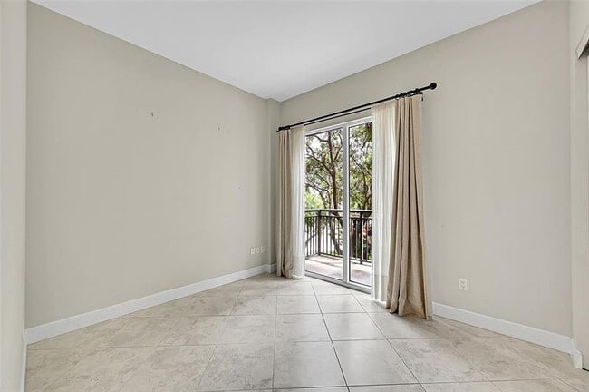 Building Photo - 2633 NE 14th Ave