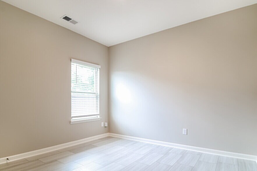 Building Photo - 365 Beau Tisdale Dr