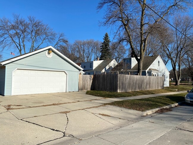 Building Photo - 3301 N 88th St